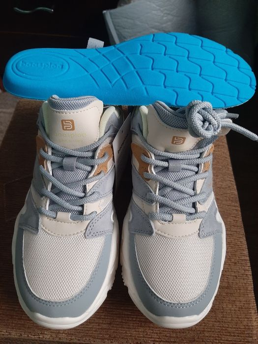 Женские кроссовки baasploa 37