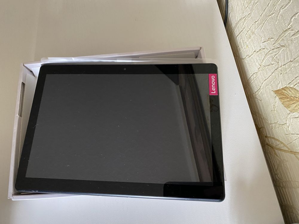 Планшет Lenovo tab M10
