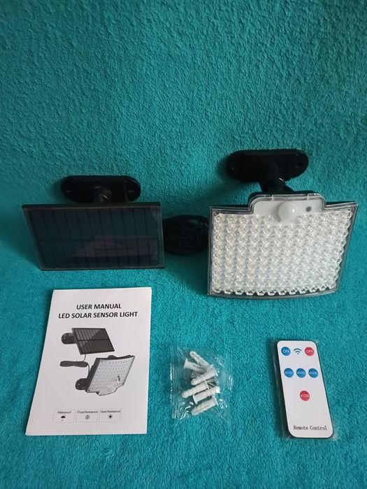 Вуличний ліхтар на сонячній батареї з датчиком руху