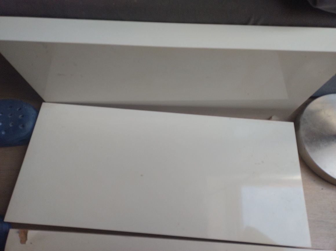 Półki kallax Ikea białe i czarne