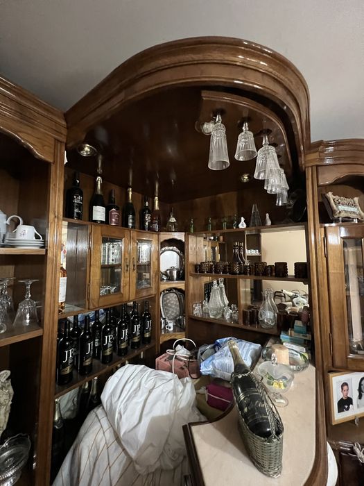 Bar garrafeira de madeira
