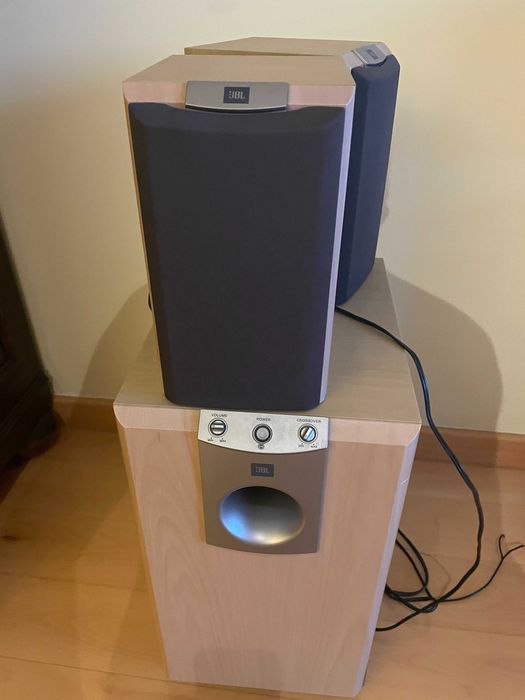amplificador yamaha av rx-v520rds com 6 colunas JBL e subwoofer