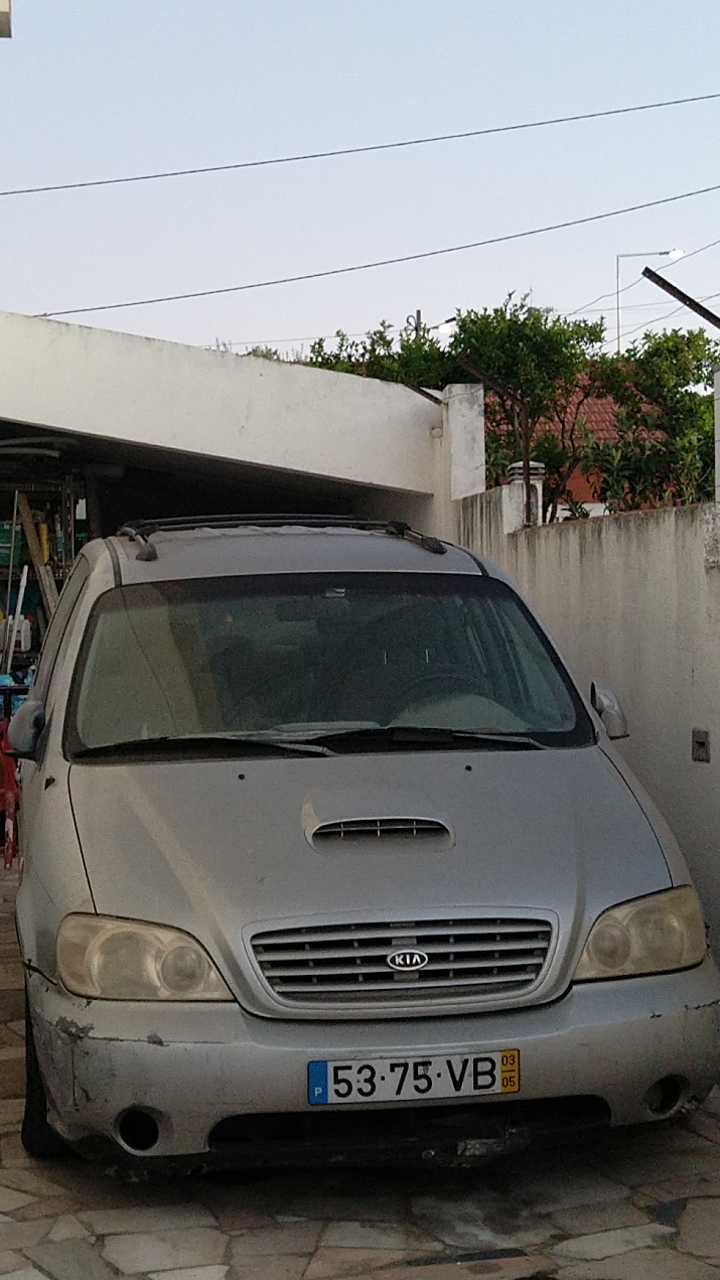 Kia Carnival 2.9CRD 2003 7L Ideal para aproveitar motor e outras pecas