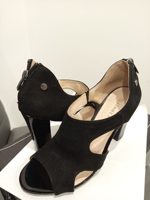 Czarne buty na obcasie