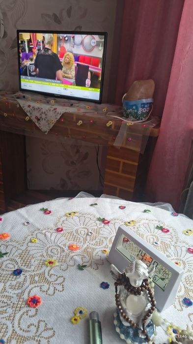 Mały telewizor nowoczesny.