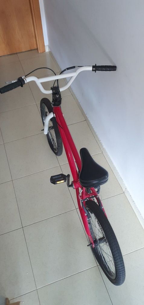 Bicicleta BMX praticamente nova