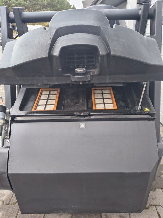 Zamiatarka Karcher KM 105/110 R