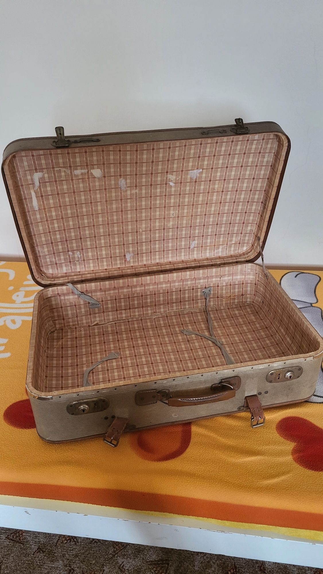 Stara walizka z lat 60/70 vintage