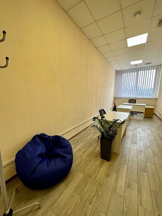 Офіс в БЦ, з меблями 27 м.кв., метро Дорогожичі, власник