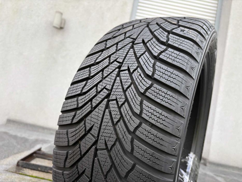 2szt zimowe 225/45R17 Continental 8-7,2mm 2024r świetny stan! Z711 gwa