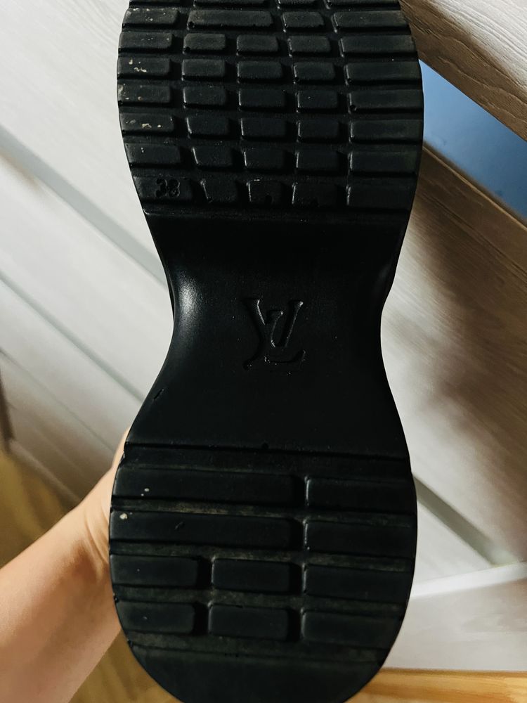 Кросівки Louis Vuitton р.38