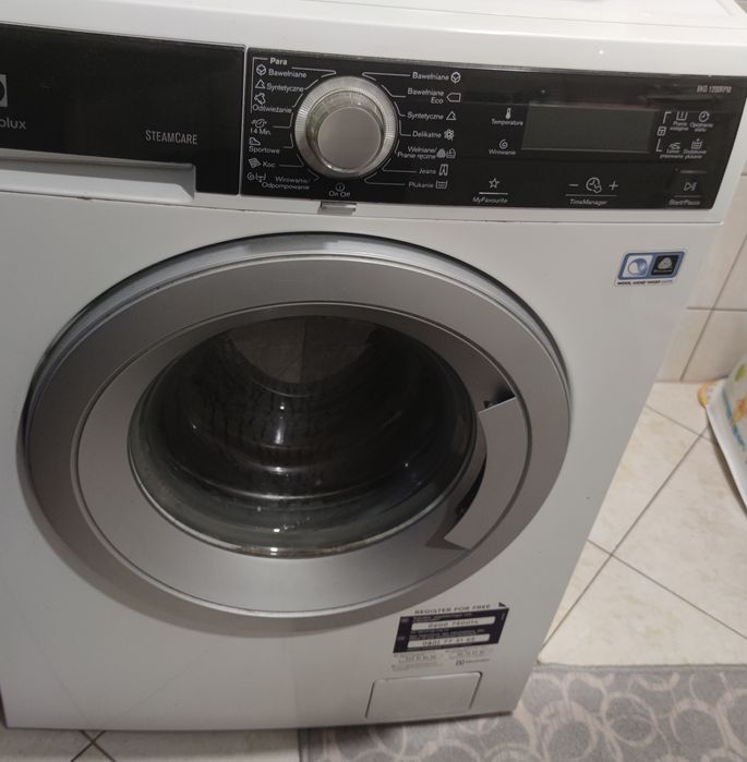 Electrolux EWF1287EMW z funkcją pary SteamCare.