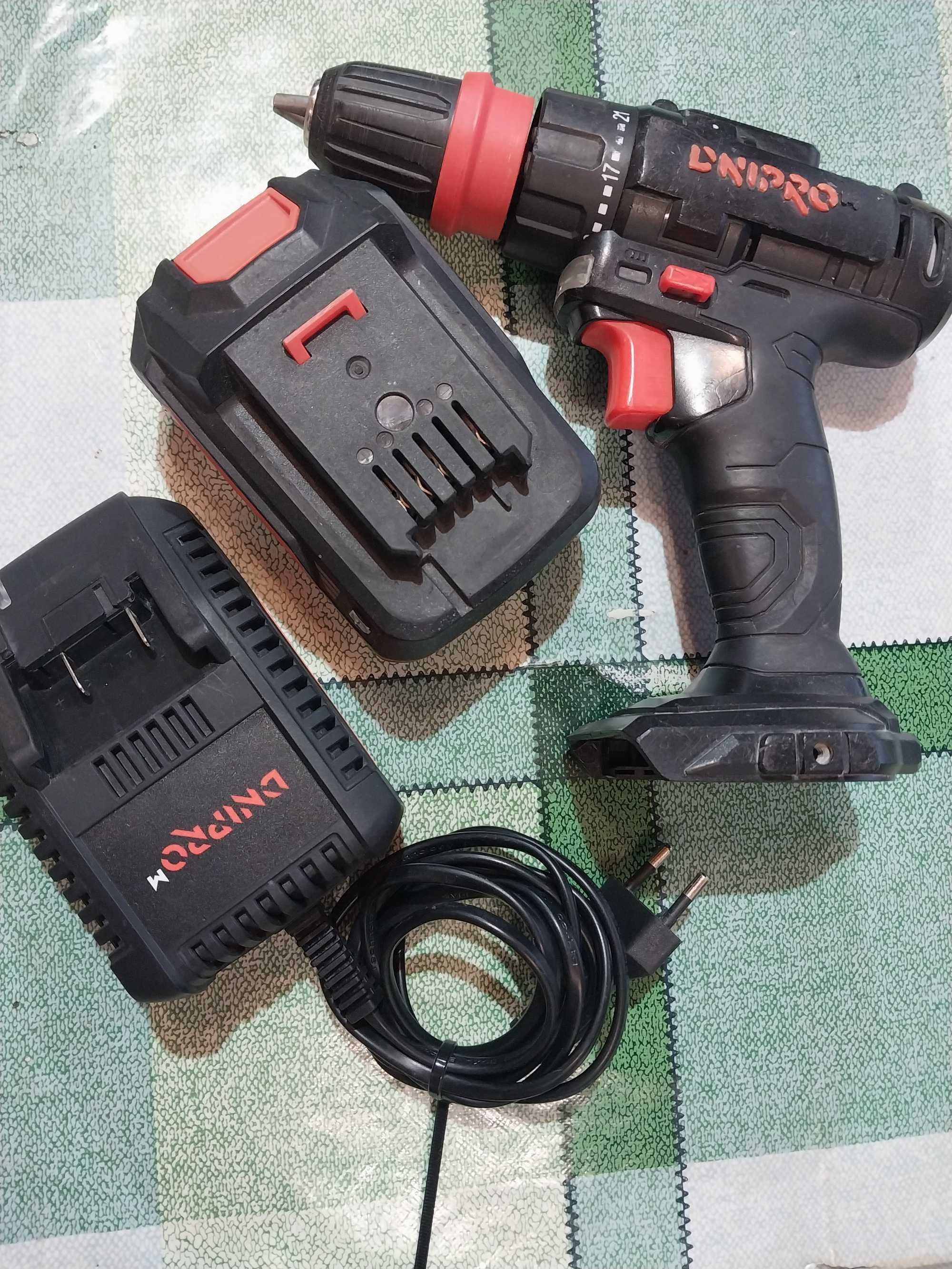 шуруповерт аккумуляторный DNEPRO-M CD-218Q