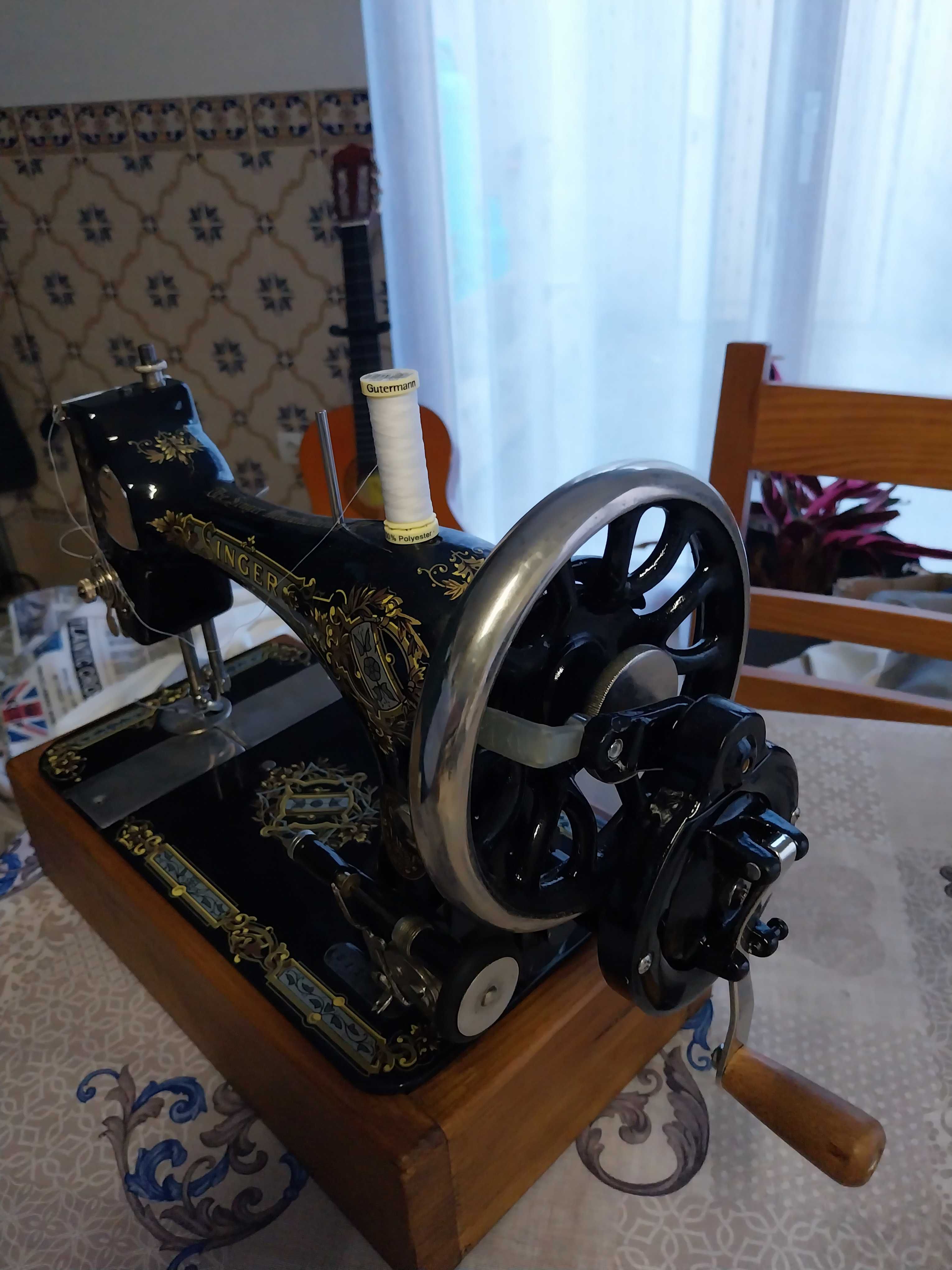 Máquina de costura antiga Singer restaurada