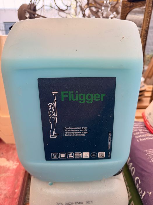 Flügger Non-drip - niekapiący grunt wodny pod farby i gładzie