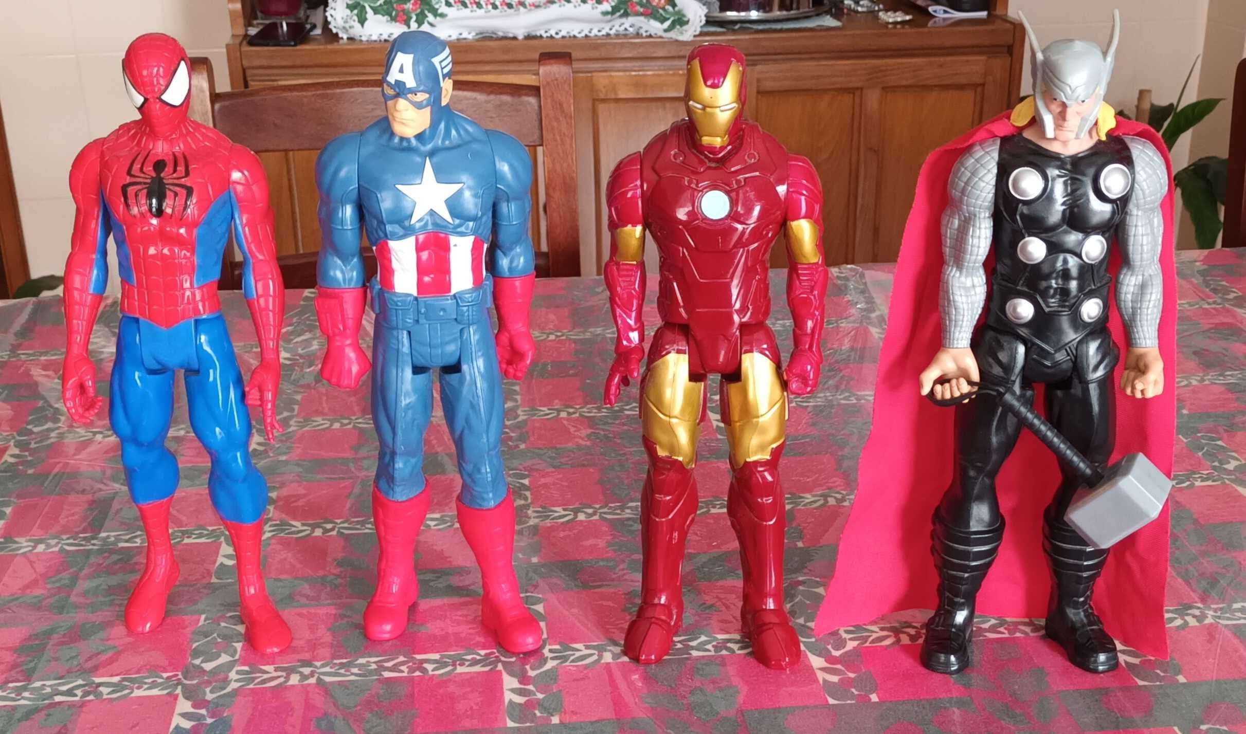 Conjunto de bonecos Marvel