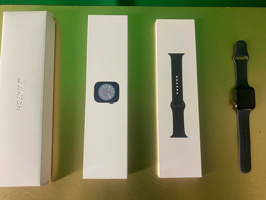 Elegancki Apple Watch Series 8 - 45mm