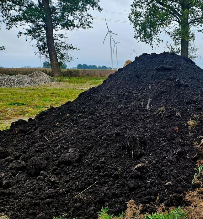 Ziemia,,czarnoziem, piasek, kruszywa zasypowe, kamienie, tłuczeń, gres