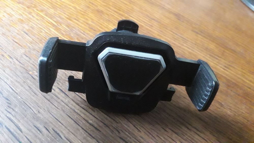 Автомобильный держатель-подставка.