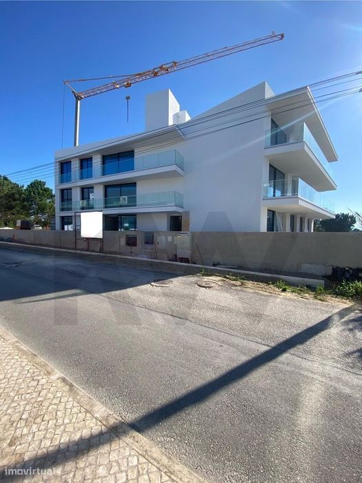 Pederneira | Nazaré :: T2 com Terraço, Piscina no Rooftop e Vista Mar!