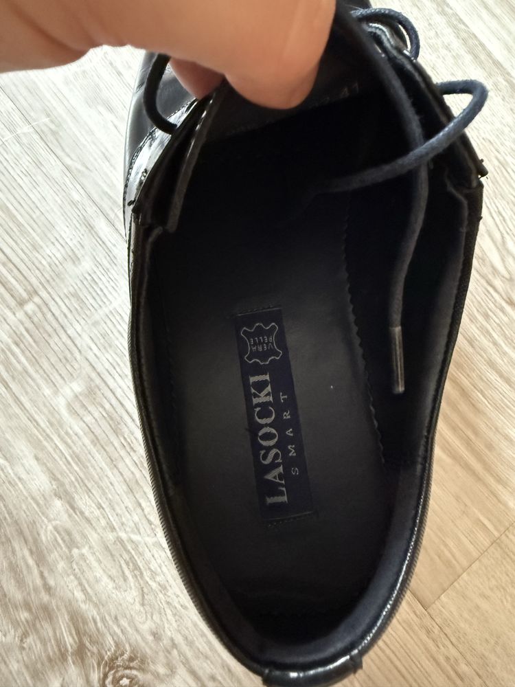 Sprzedam eleganckie pantofle, buty meskie Lasocki 41
