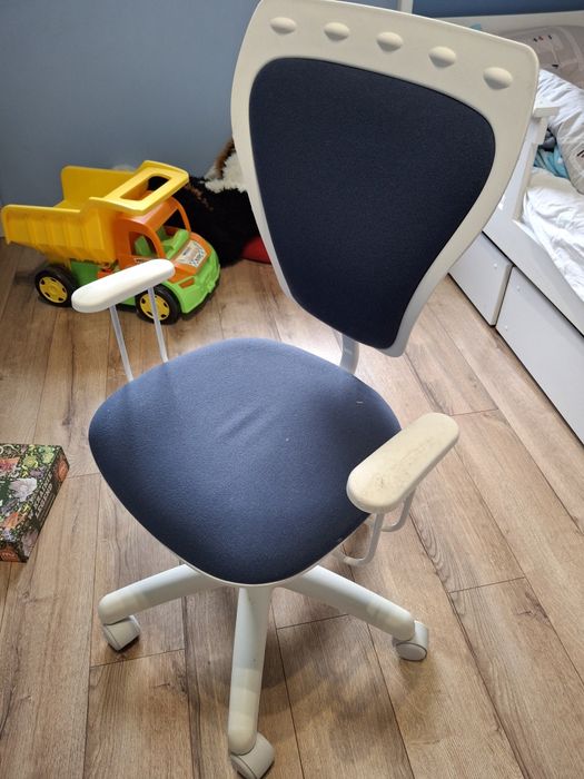 Krzesło obrotowe dla dziecka