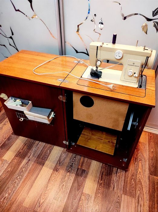 Продам швейную машинку.