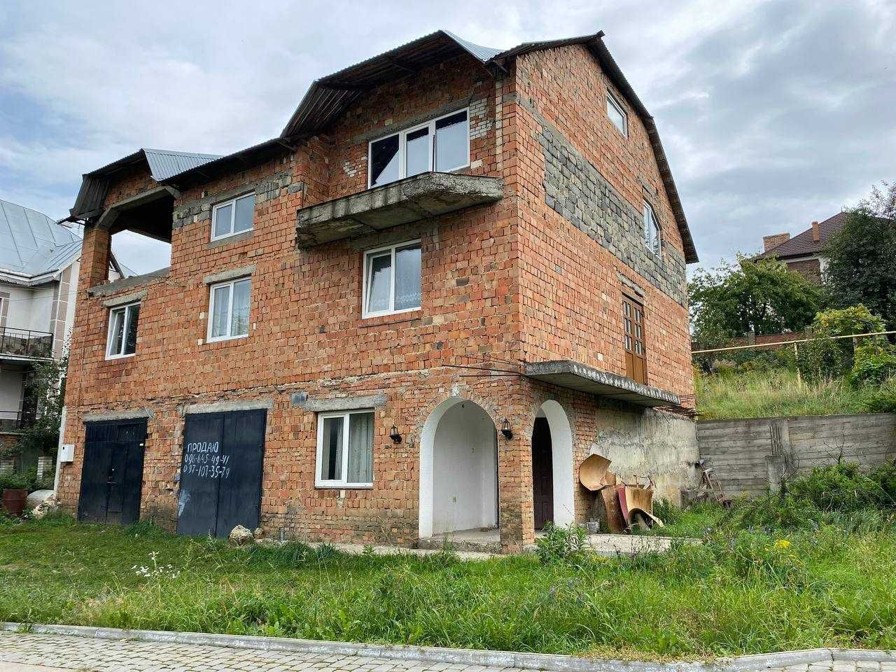 Будинок в Чернівцях в затишному місці біля вул. Руської