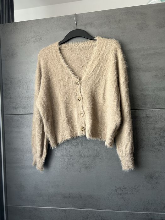 Nowy włochaty sweter kardigan M 38 dekolt V w serek, rozpinany