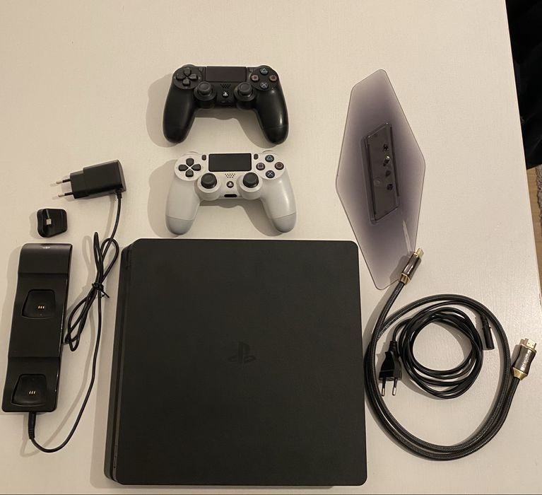 PlayStation 4 Slim com 2 comandos e 10 jogos TOP