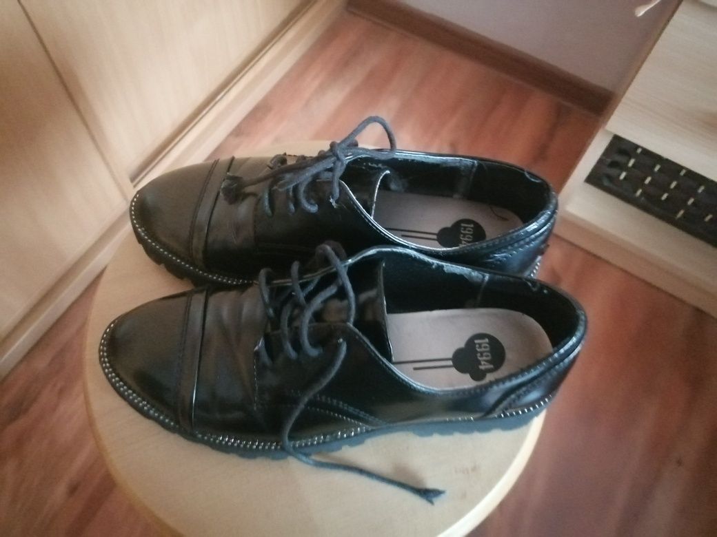 Buty czarne lakierki damskie