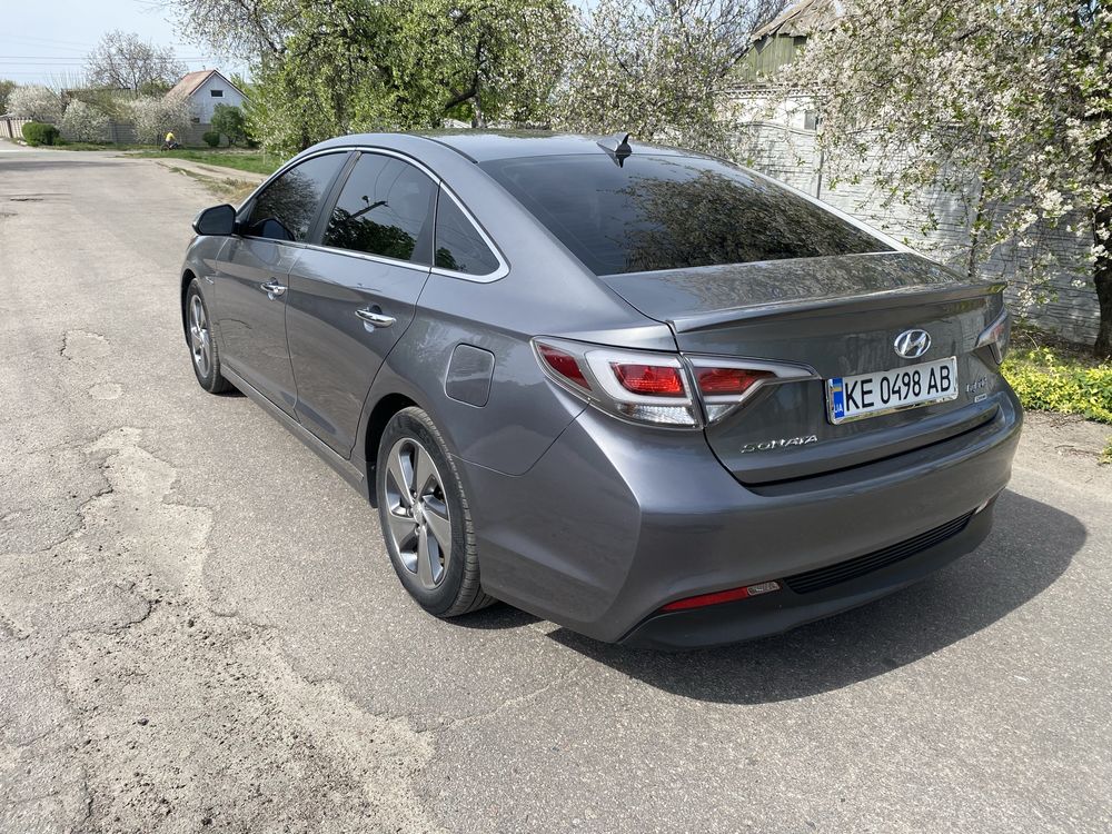 Hyundai Sonata hybrid