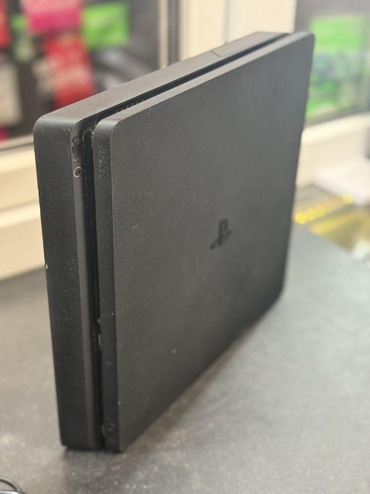 Konsola Sony PS4 Slim 1TB + pad + kable + ładowarka
