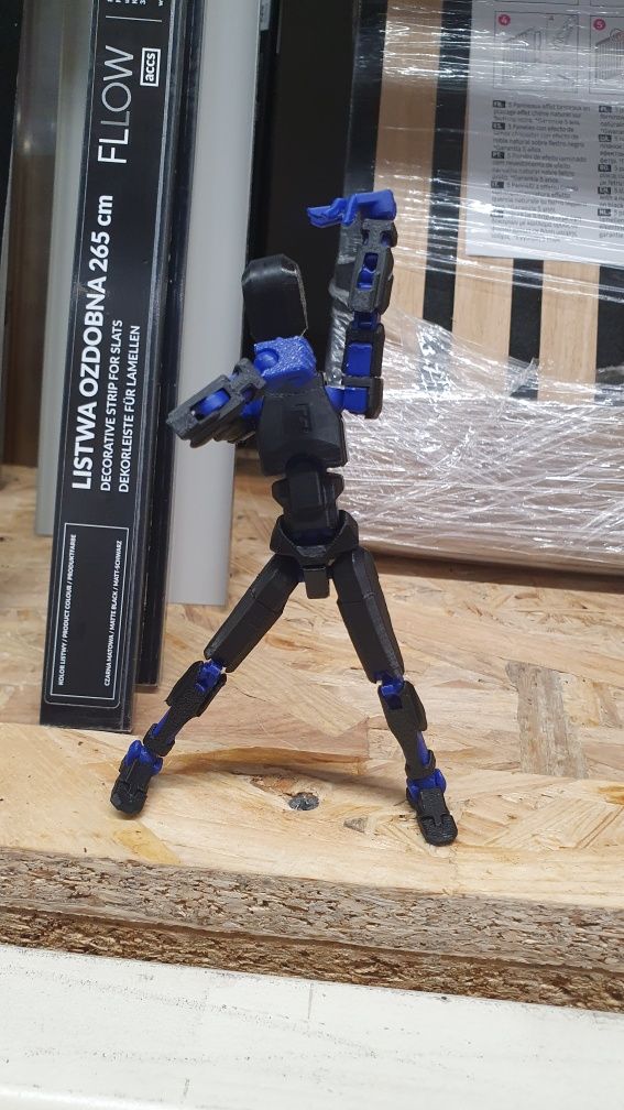 Figurka wojownik z drukarki 3d ruchomy (klon-minilegendy]