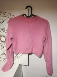 Różowy mięciutki krótki sweterek Bershka S