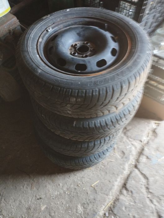 Sprzedam felgi stalowe z oponami zimowymi 15"