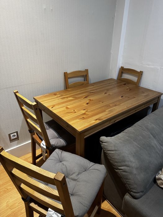 Mesa com 4 cadeiras ikea