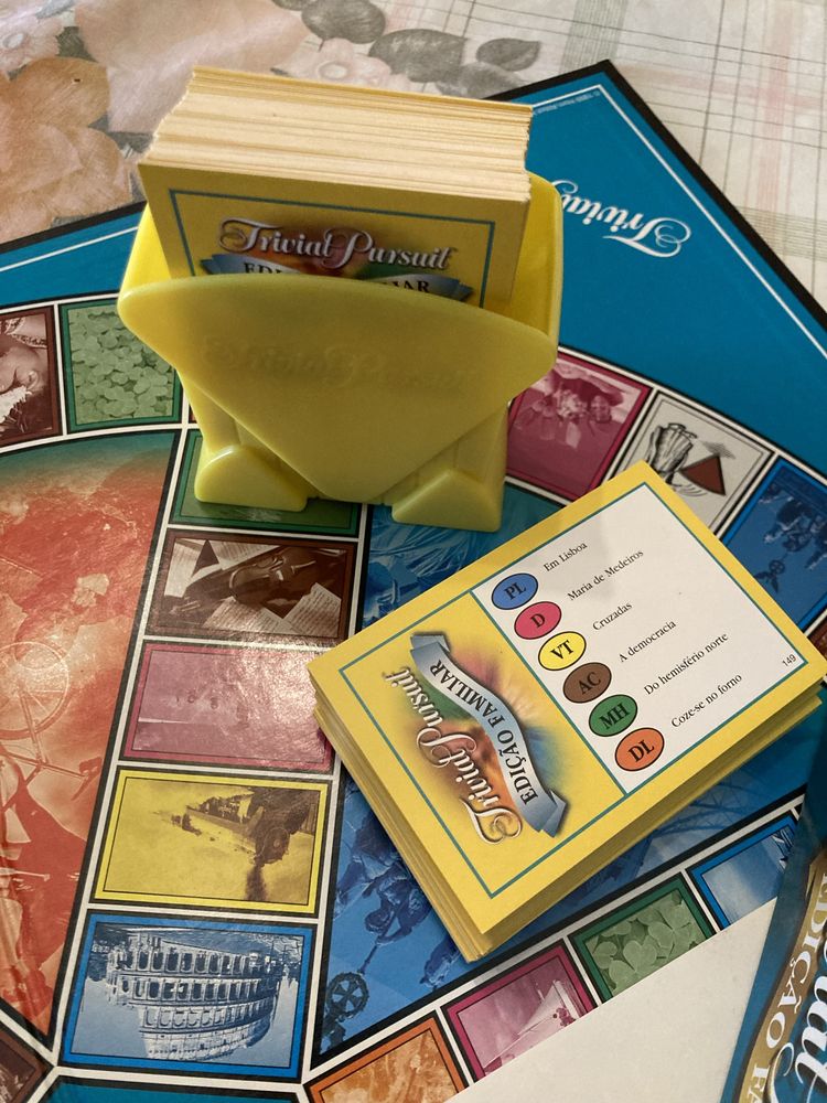 Trivial Pursuit em estado NOVO com cartas ainda embaladas!