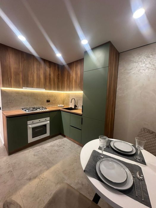 Продаж сучасної 2 кімнатної квартири по вул. Смакули