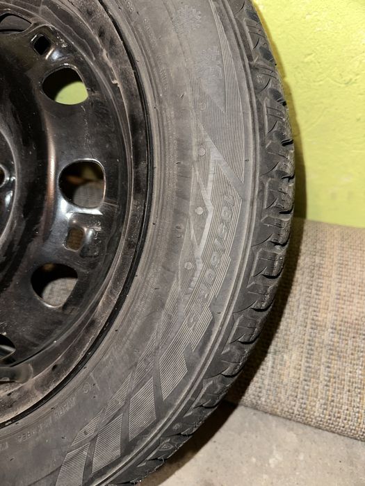 Prawie nowe opony NEXAN 15” z felgami stalowymi