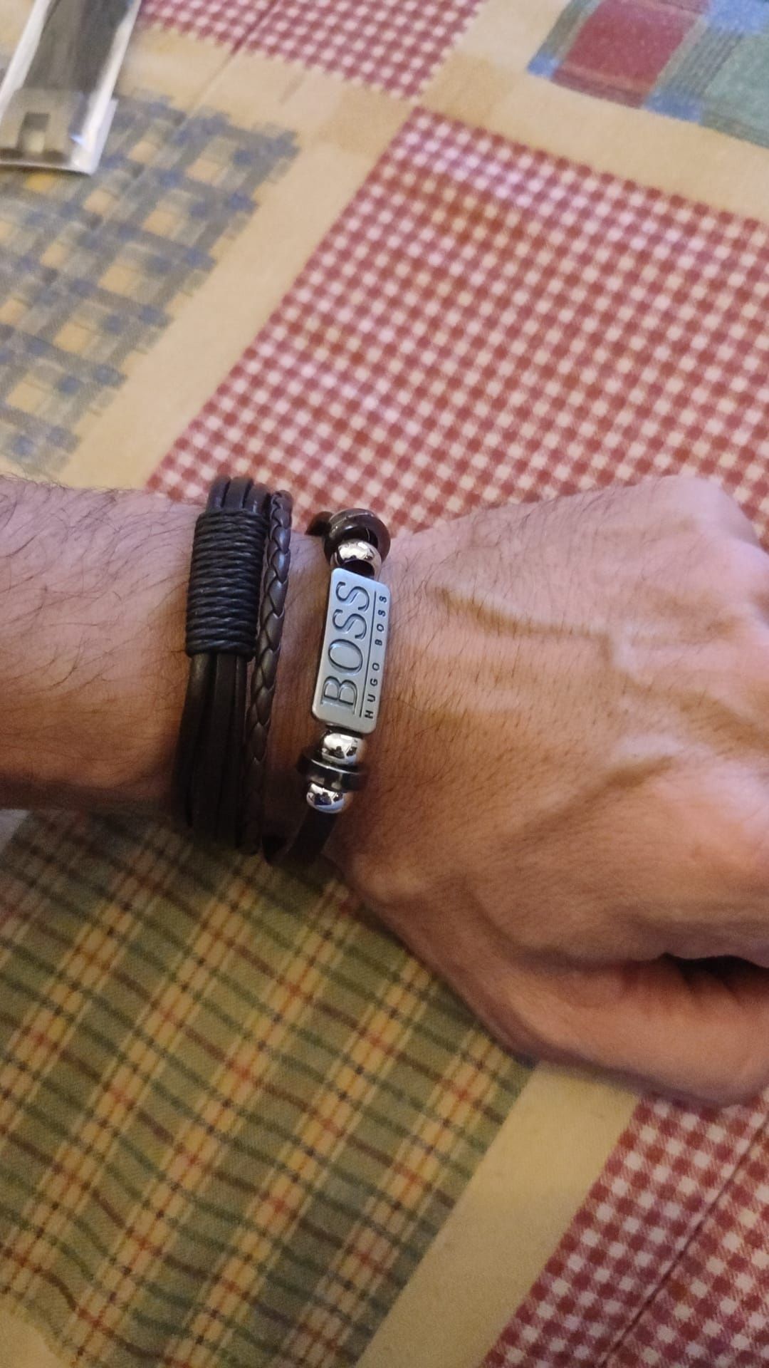 Pulseiras de homem Armani e Hugo boss diesel