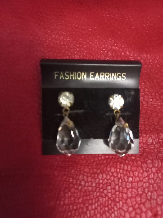 Клипсы чешские.Есть такие комплекты.