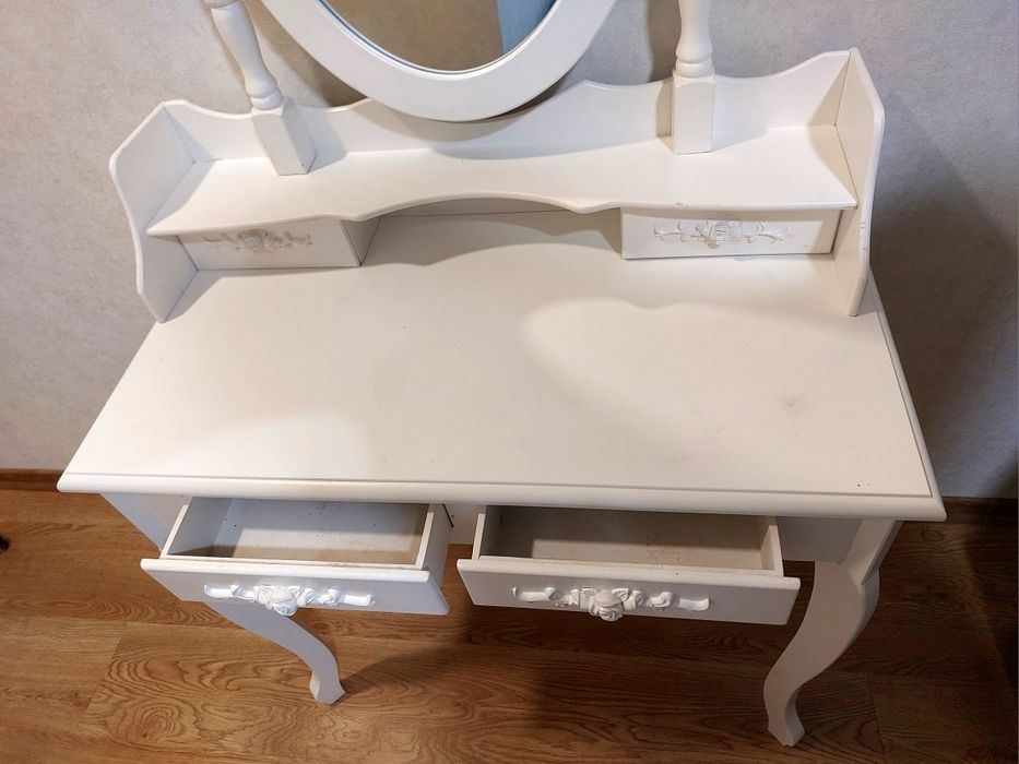 Туалетний столик