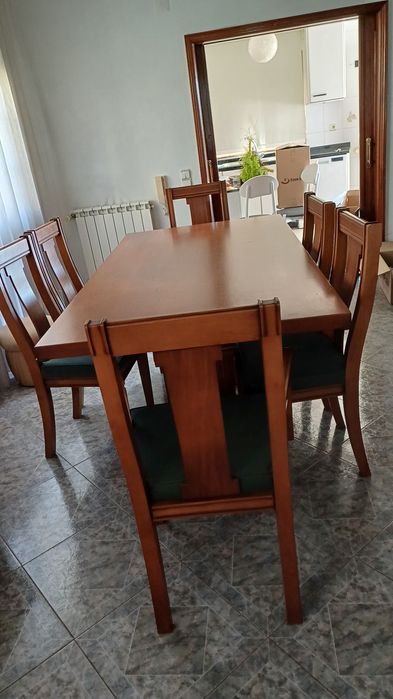 Mesa sala jantar,cadeiras e movel tv