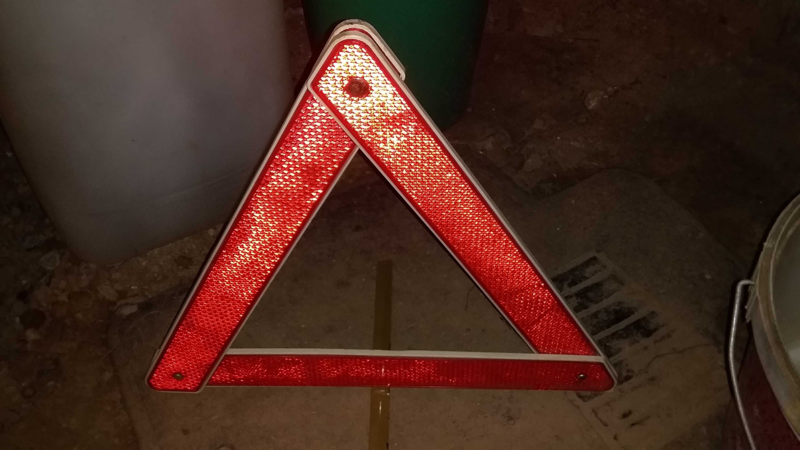 Знак аварийной остановки Треугольник аварийный
