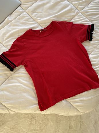 Camisola vermelha com folho de tecido ma manga - ZARA