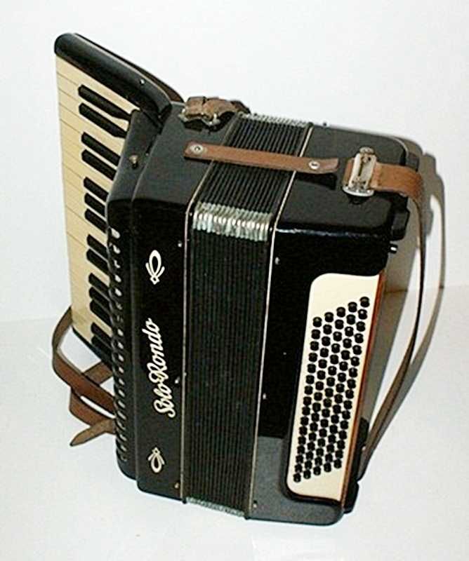 Akordeon neimiecki 80 basowy SOLO RONDO M208