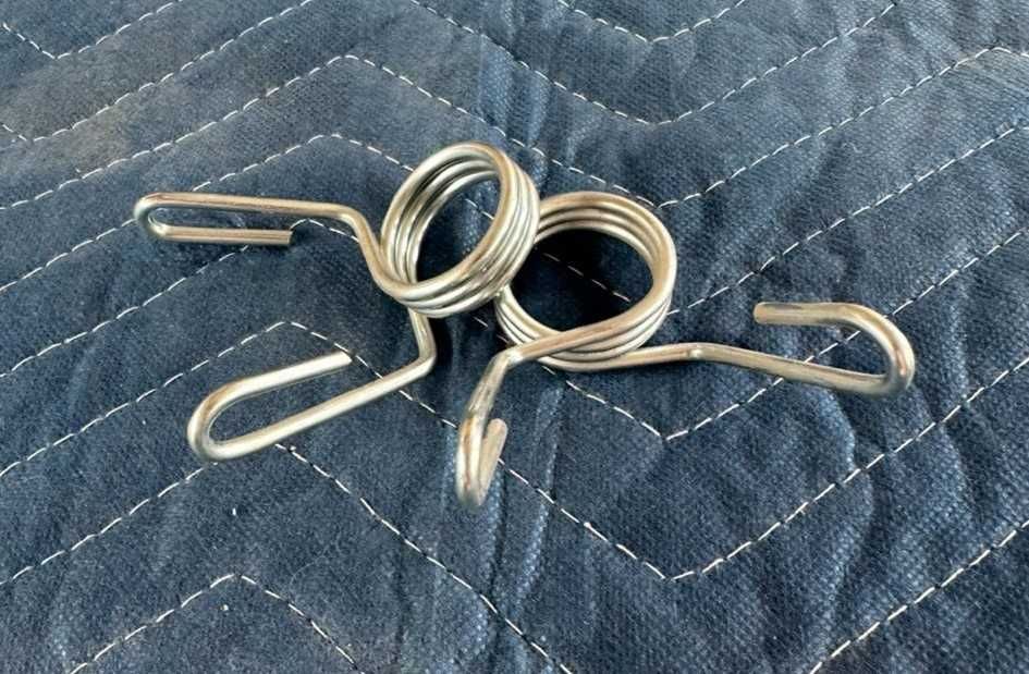 Zaciski sprężynowe do gryfów 30 mm - wyprzedaż