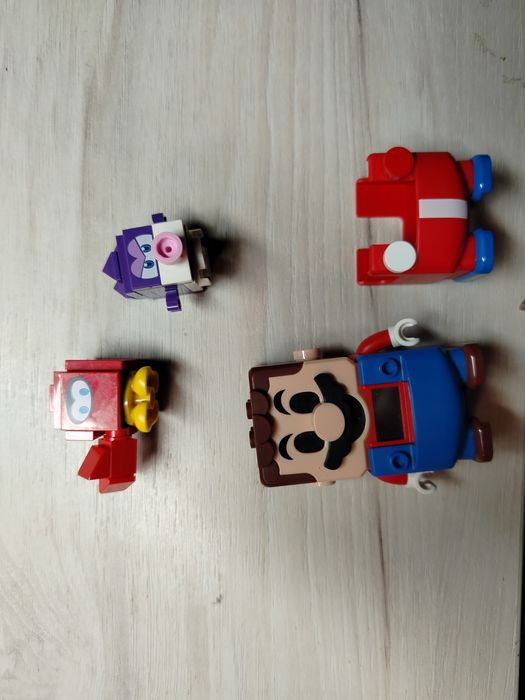Lego mario (DZIAŁA ) + spodnie 2 inne figurki