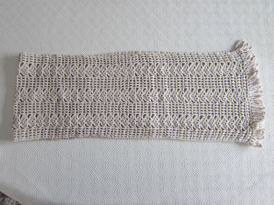 Napron Beje Rectangular em Croché Feito à Mão 108X22cm